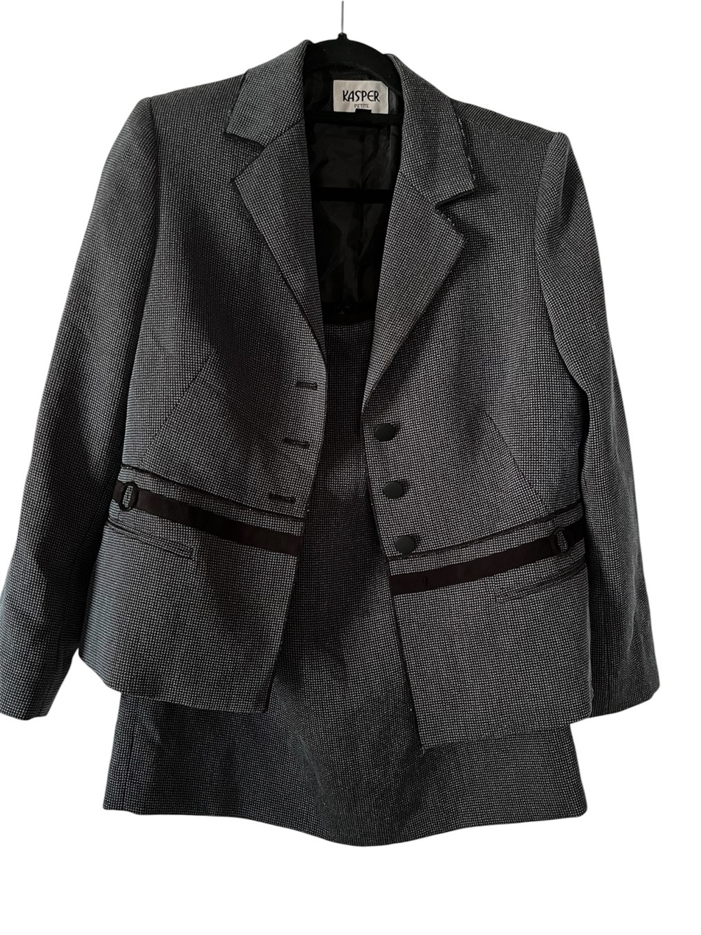Kasper Sz10P 2pc (skirt, blazer) Light Blue, Black Skirt Suit, Black Trim